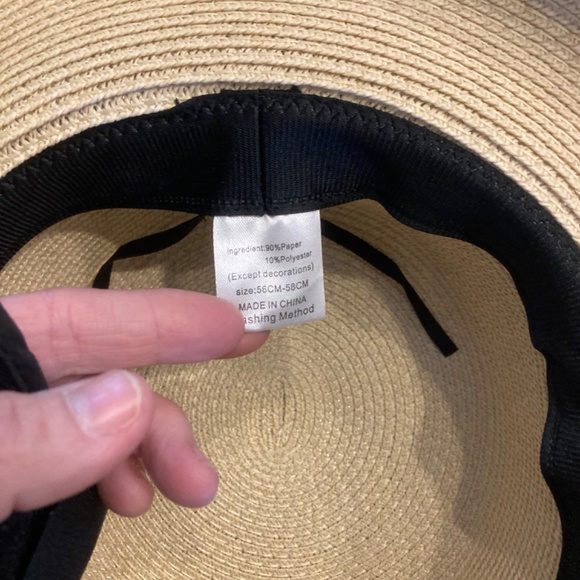 NWT women’s straw hat with beige ribbon / bow - Picture 6 of 6